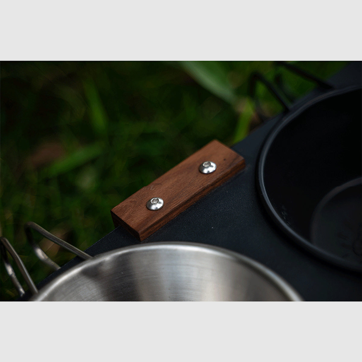 Outdoor-Style Dog Bowl with Stand Anti-Tip & Portable - FriskFable - friskfable