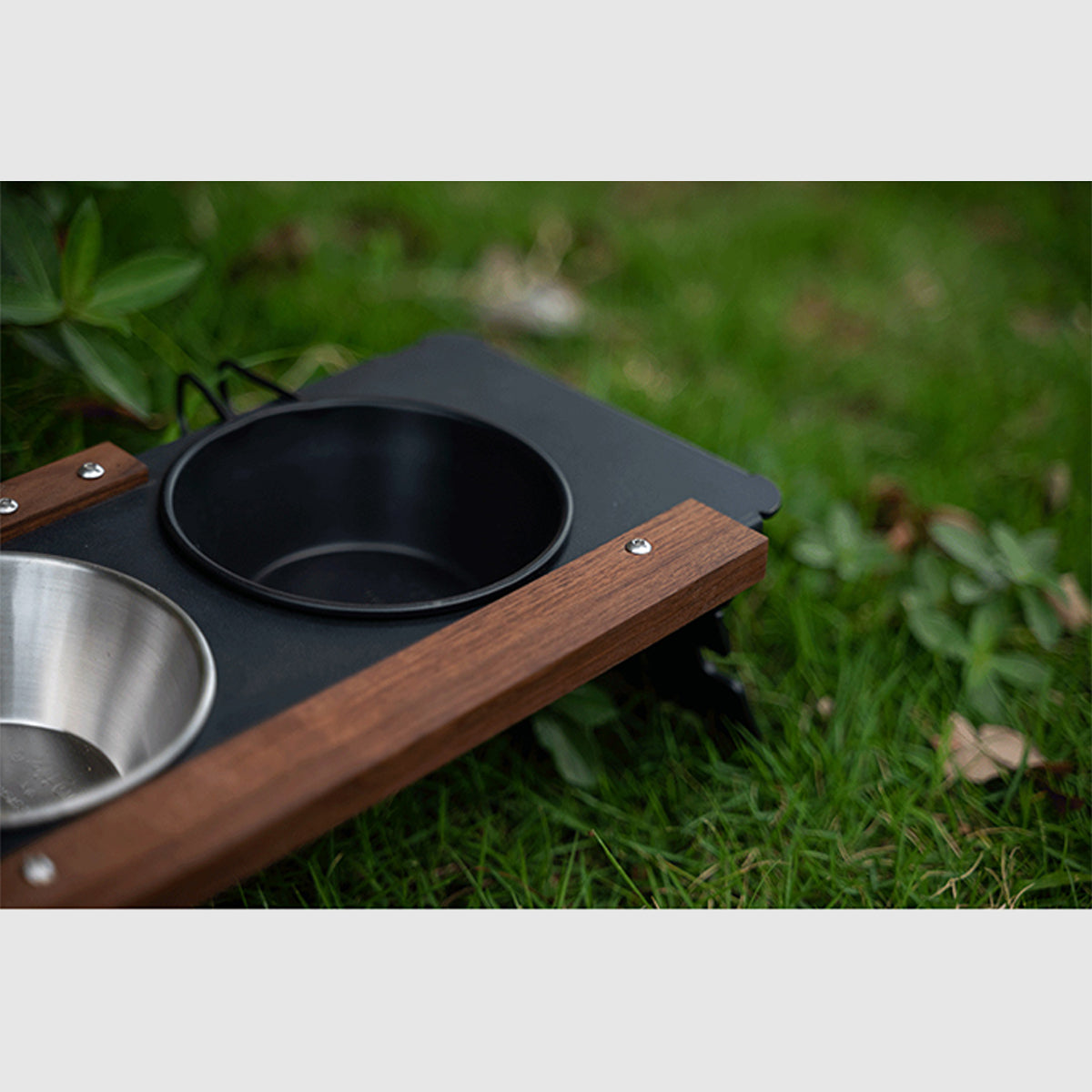 Outdoor-Style Dog Bowl with Stand Anti-Tip & Portable - FriskFable - friskfable